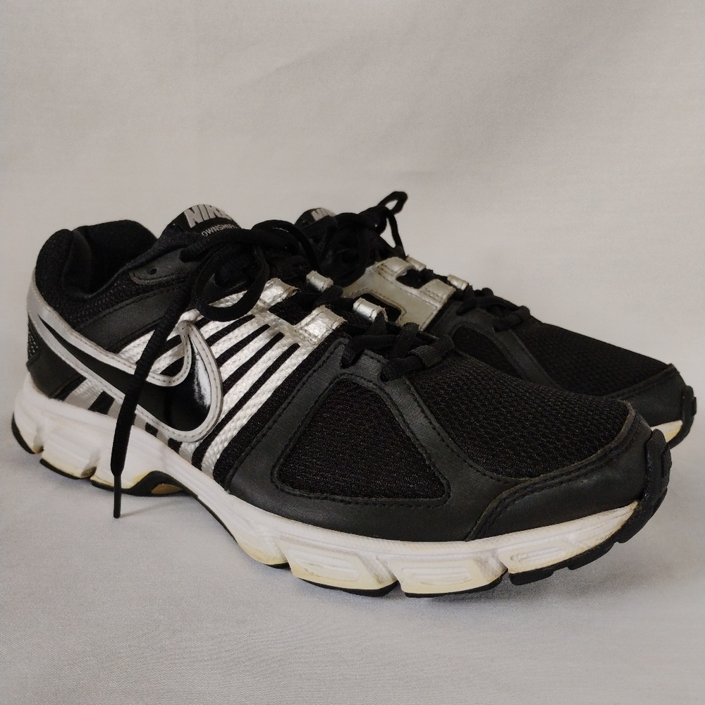 Men's Size 9.5 Nike Downshifter 5 Black & White Lace Sneakers Running Gym Shoes